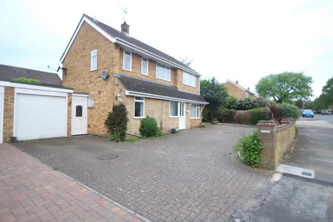 Flat New Park Drive in Dacorum