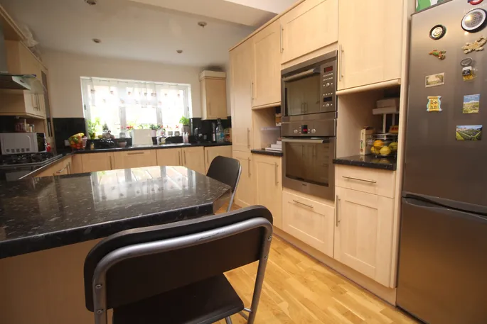 Flat New Park Drive in Dacorum