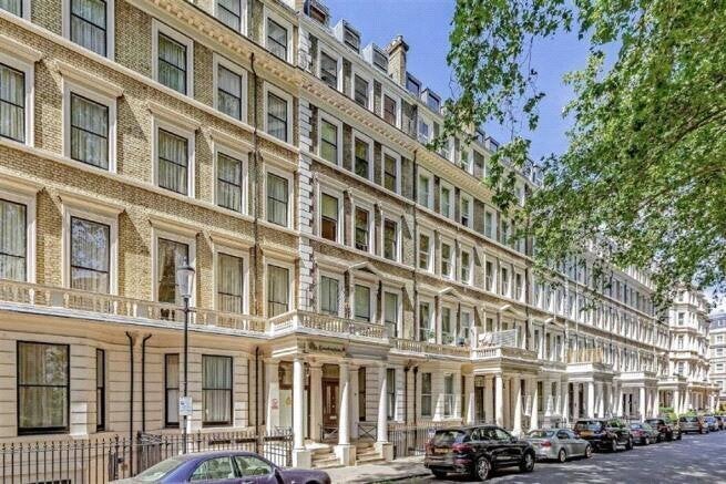 Flat Ashburn Gardens in Greater London