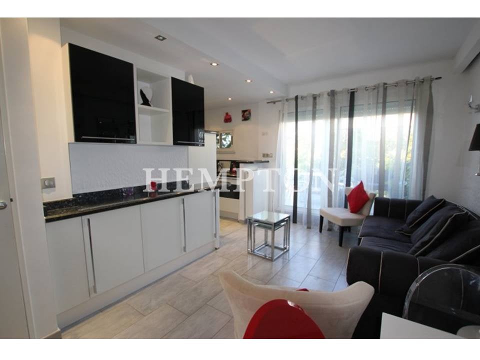 Flat Rue des Eaux in Paris