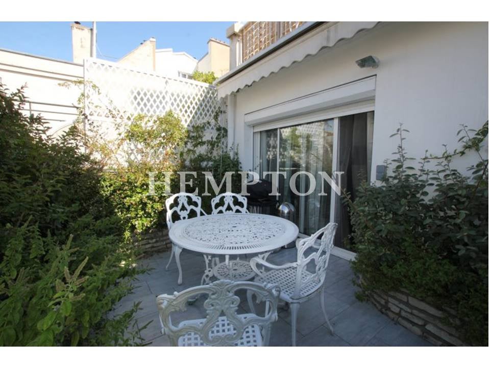 Flat Rue des Eaux in Paris