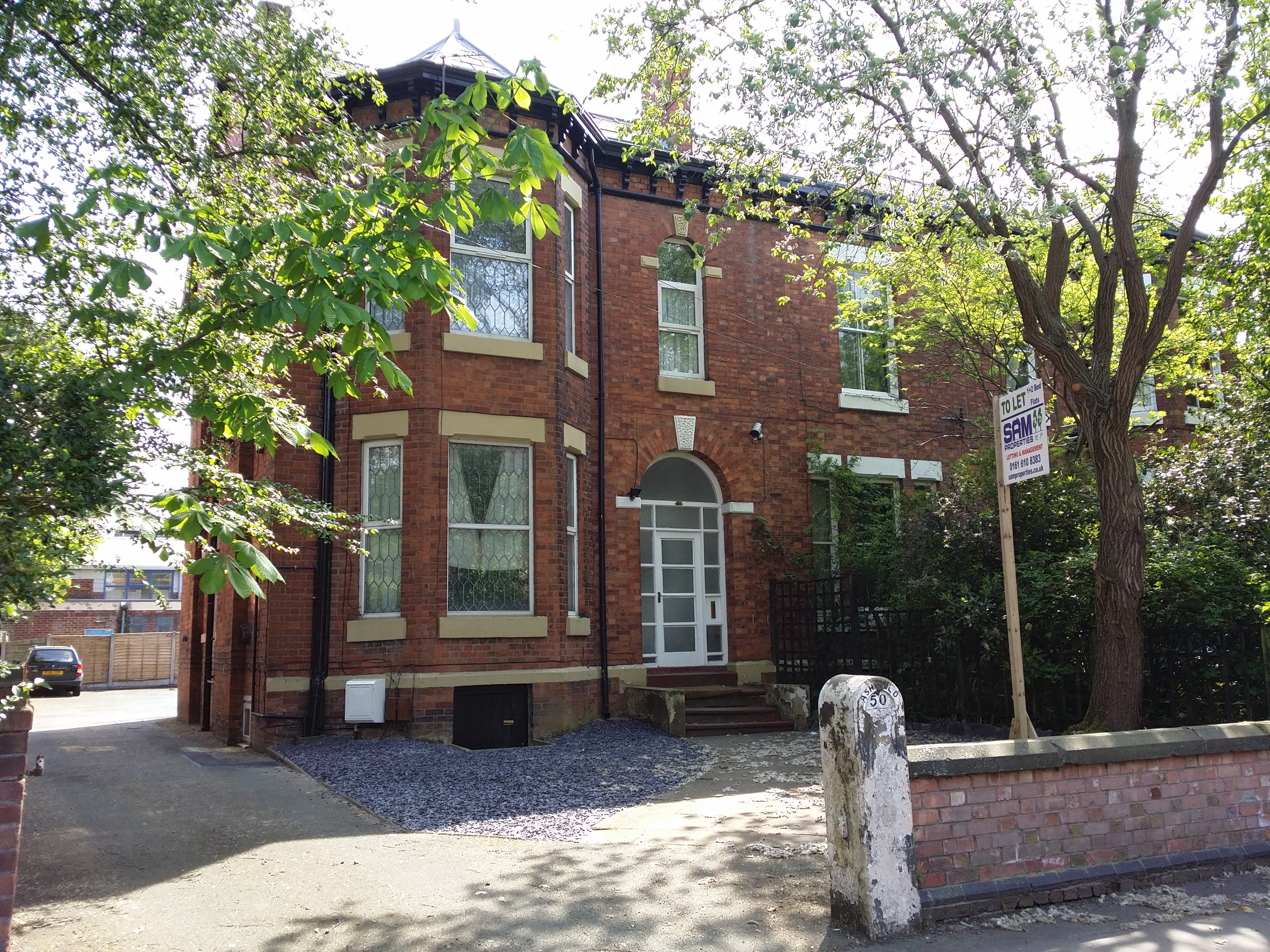 Flat Parsonage Road in Manchester
