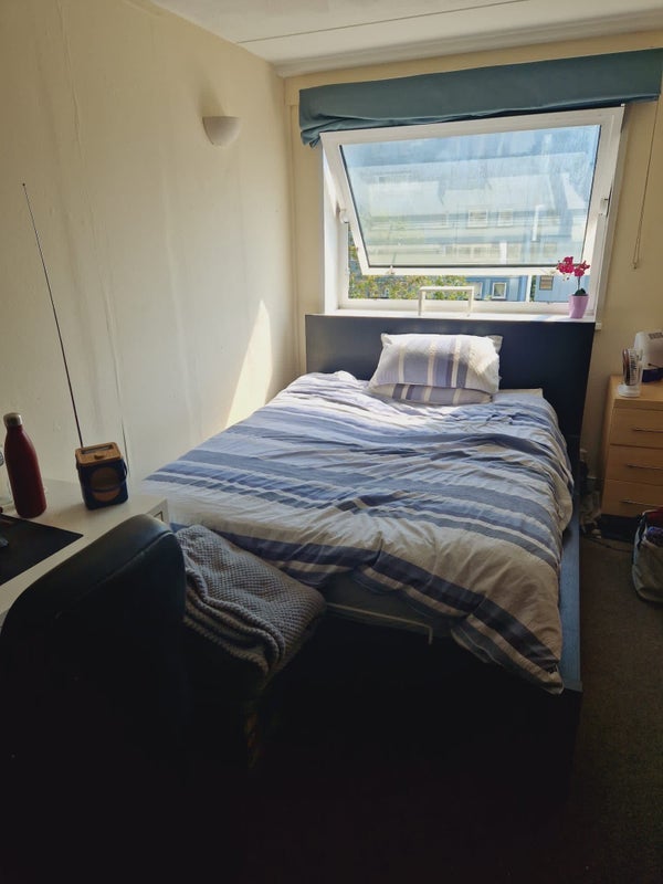 Room Strasburg Road in Greater London