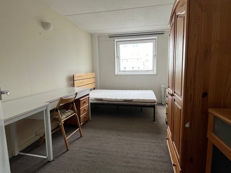 Room Strasburg Road in Greater London