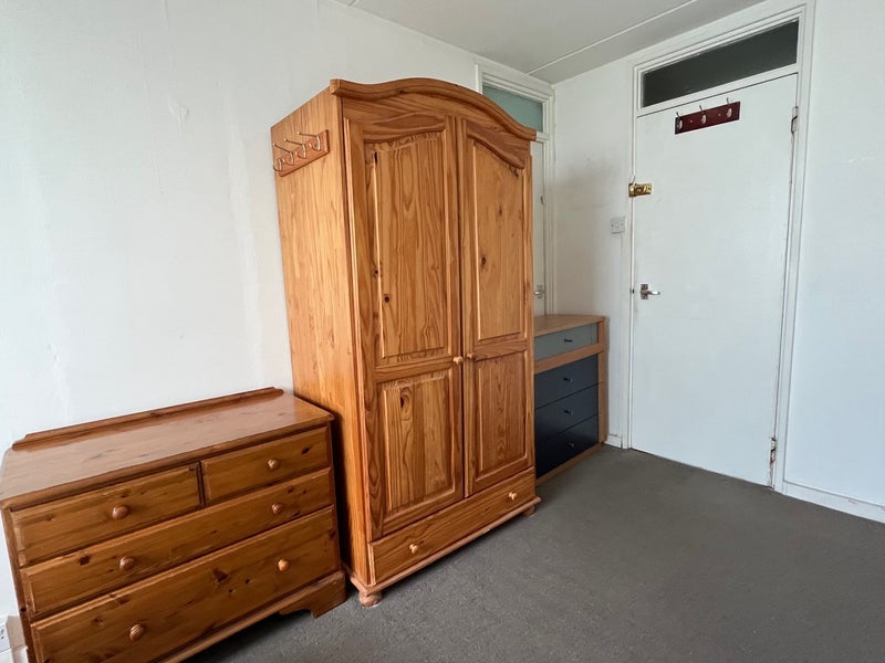 Room Strasburg Road in Greater London
