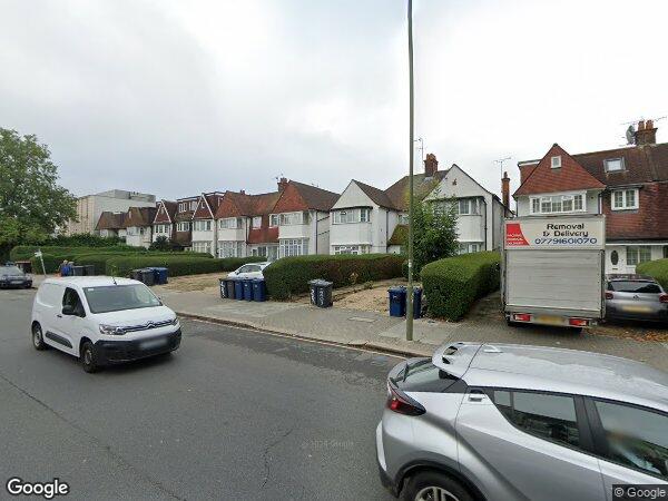 Room Golders Green Road in Greater London