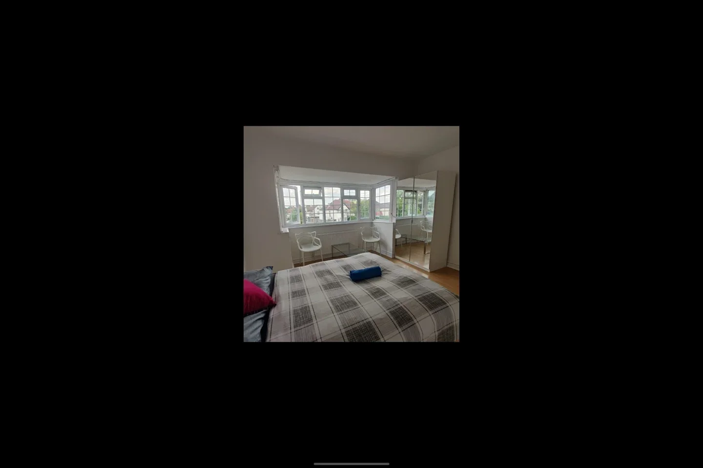 Room Golders Green Road in Greater London