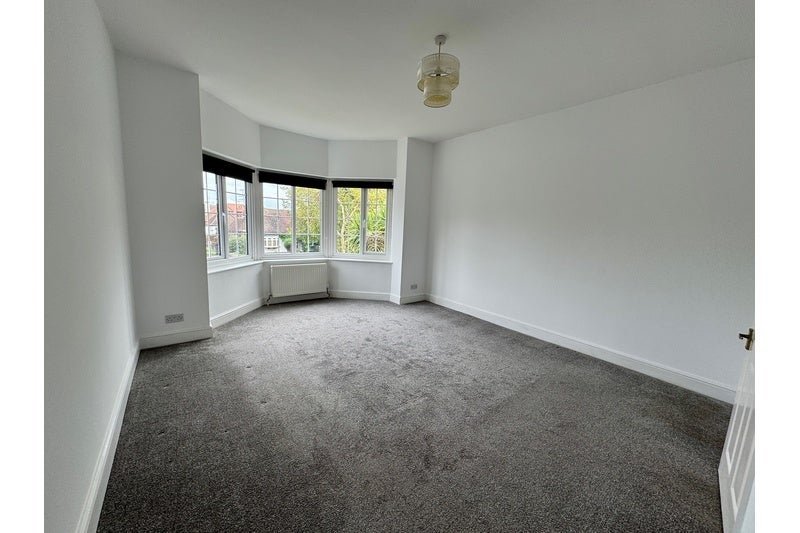 Flat The Ridgeway in Southend-on-Sea