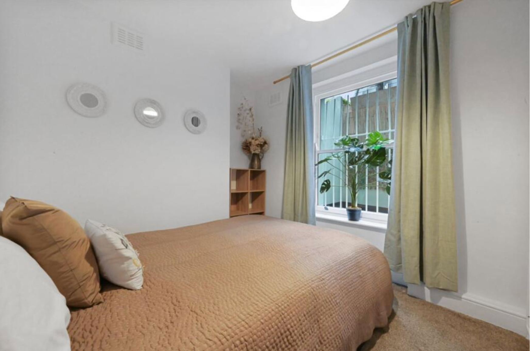 Flat Chesterton Road in Greater London