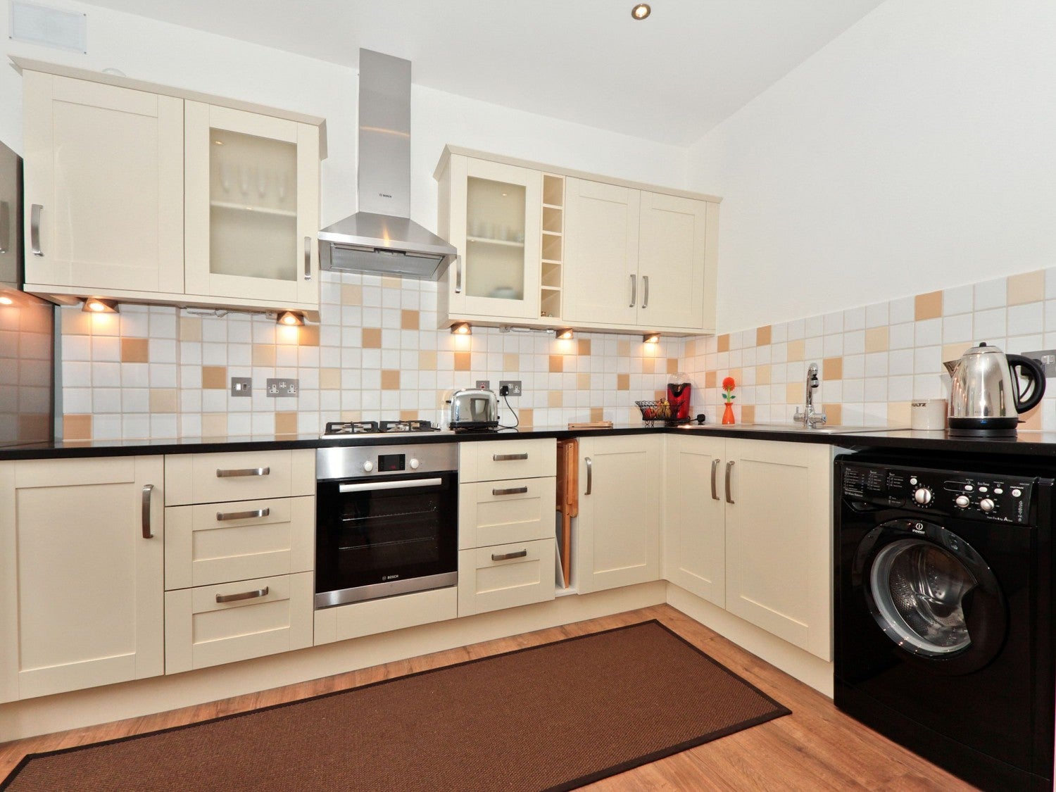 Flat Melrose Avenue in Greater London