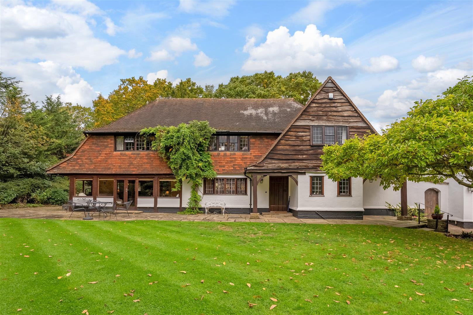 House Oakwood Close in London