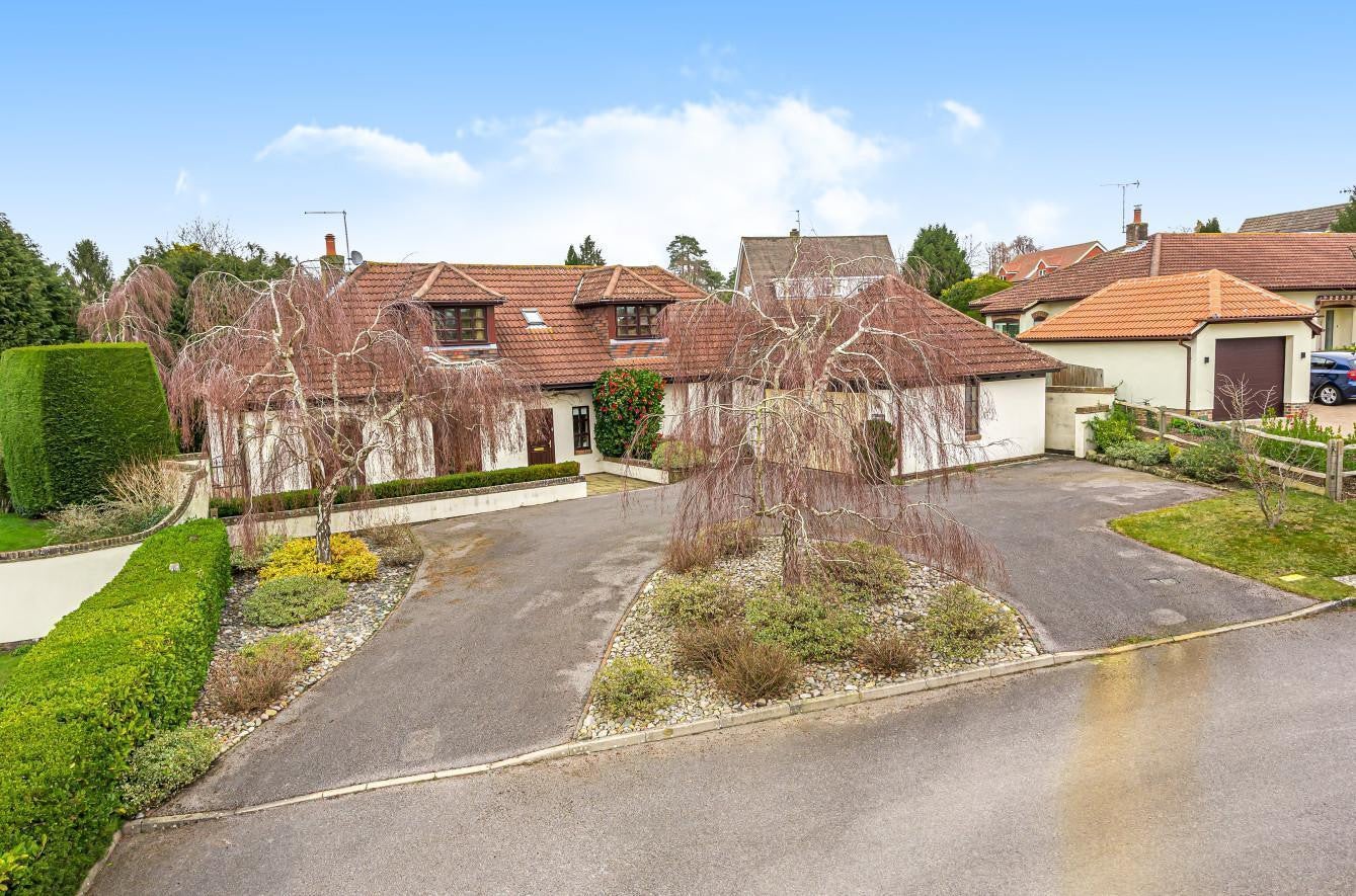 House Nyetimber Lane in Horsham