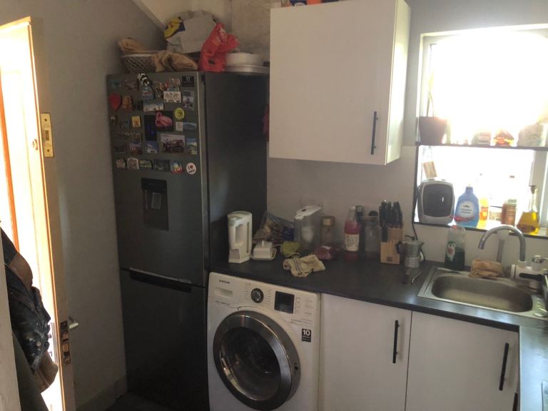 Flat Cargate Avenue in Rushmoor