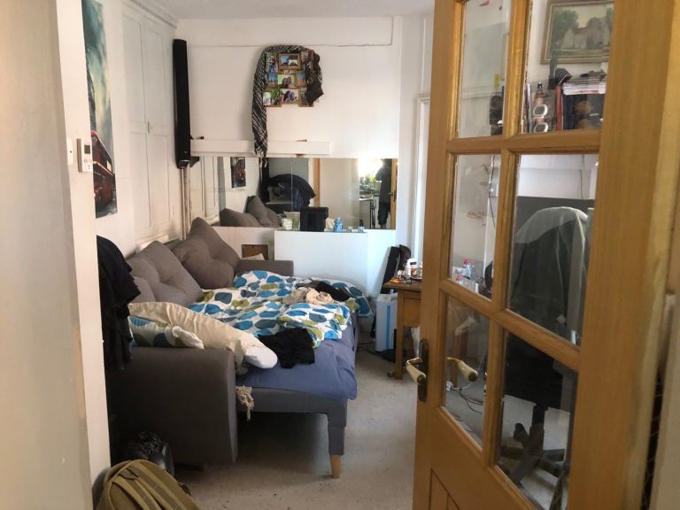 Flat Cargate Avenue in Rushmoor