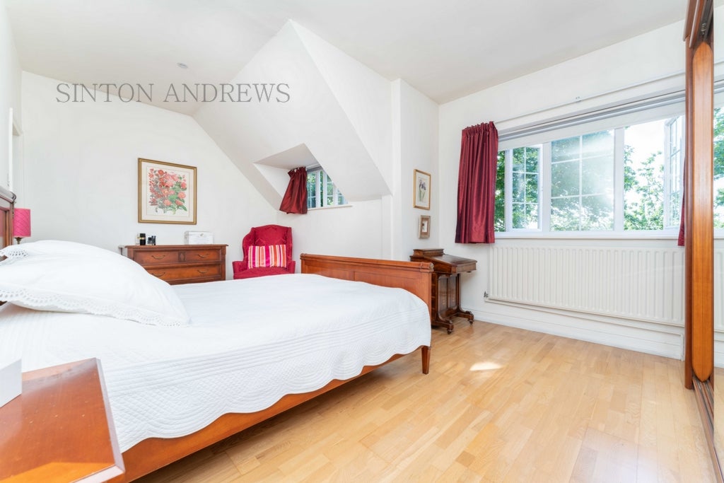 House Perivale Lane in Greater London