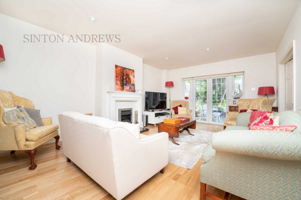 House Perivale Lane in Greater London