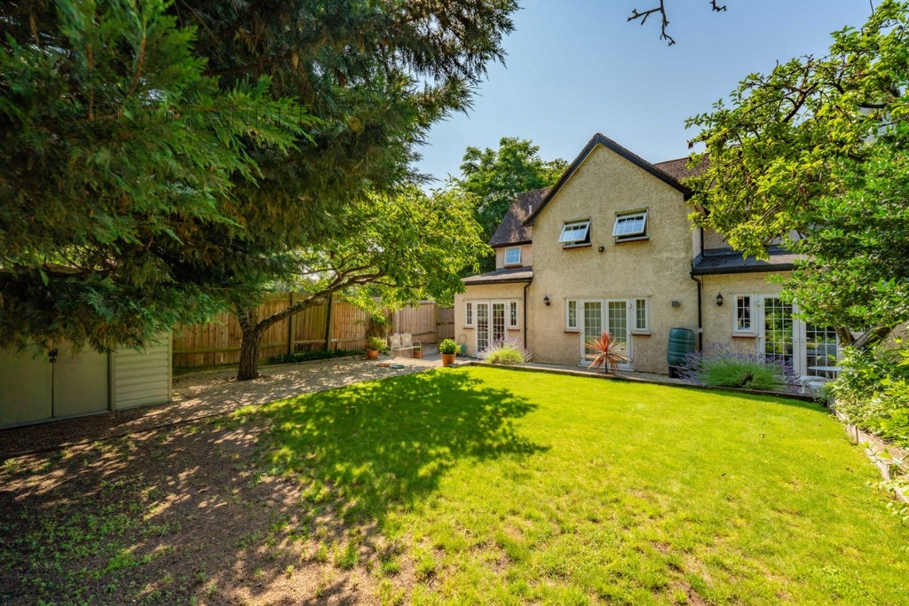 House Perivale Lane in Greater London