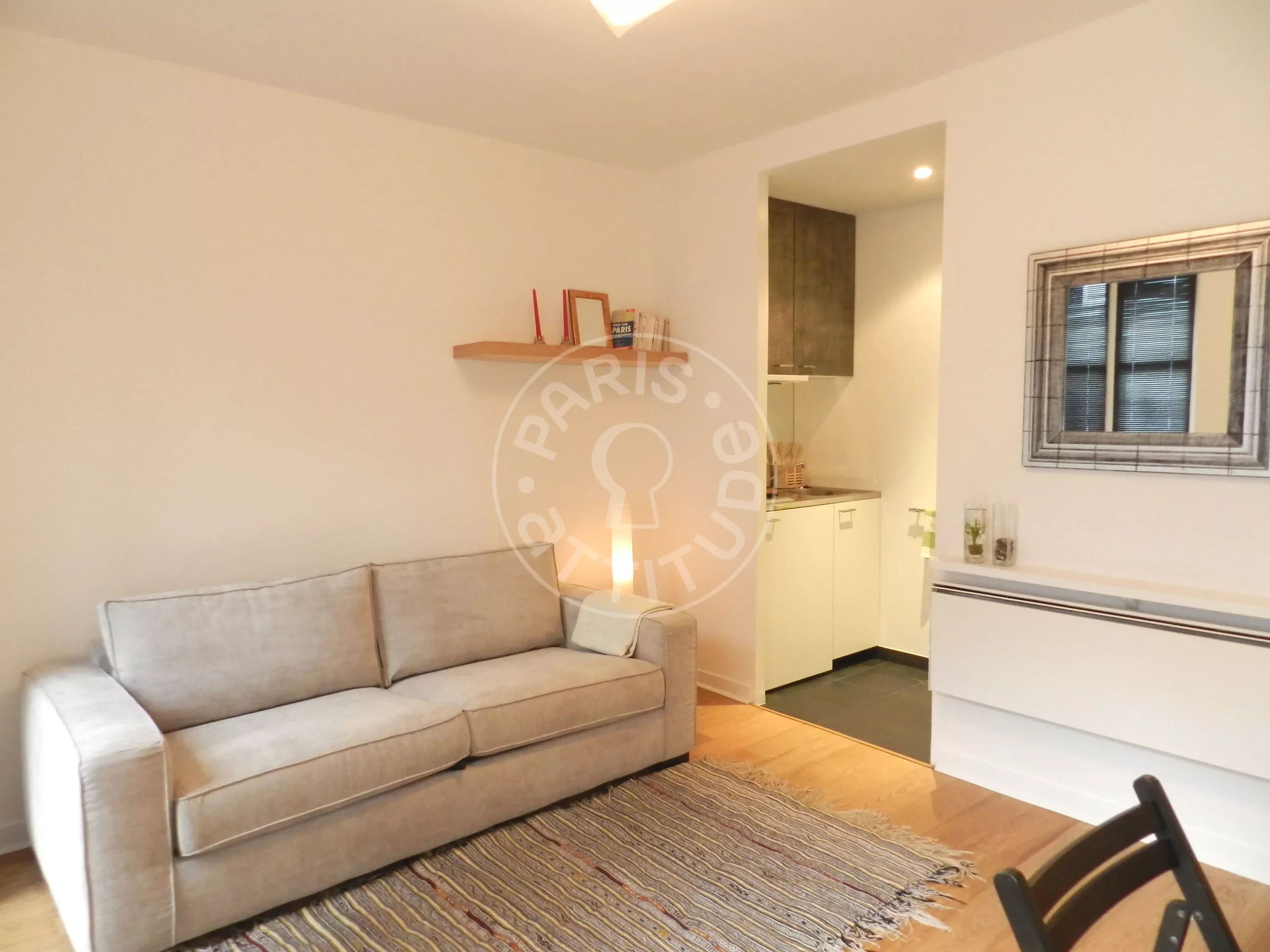 Flat Rue Tholozé in Paris