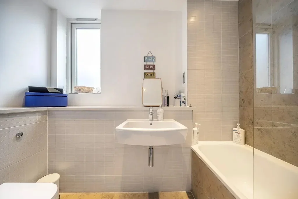 Room Napoleon Lane in Greater London