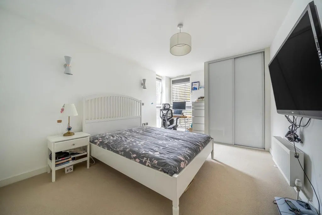 Room Napoleon Lane in Greater London