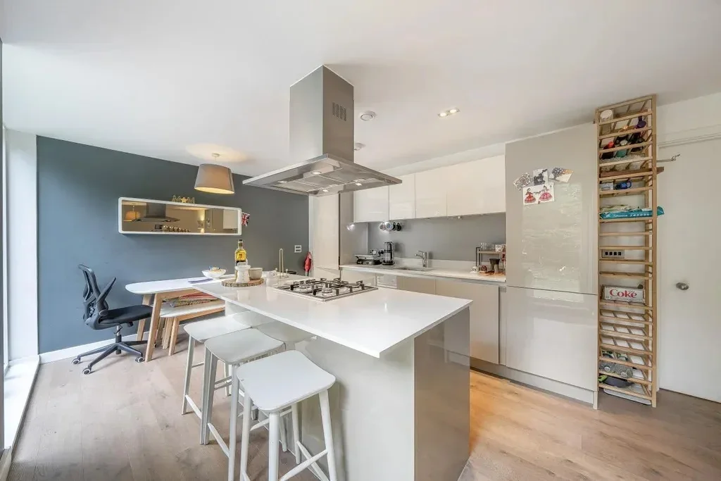 Room Napoleon Lane in Greater London