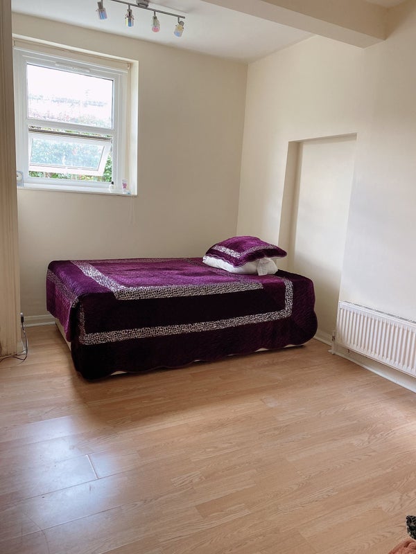 Room Southwell Road in Greater London