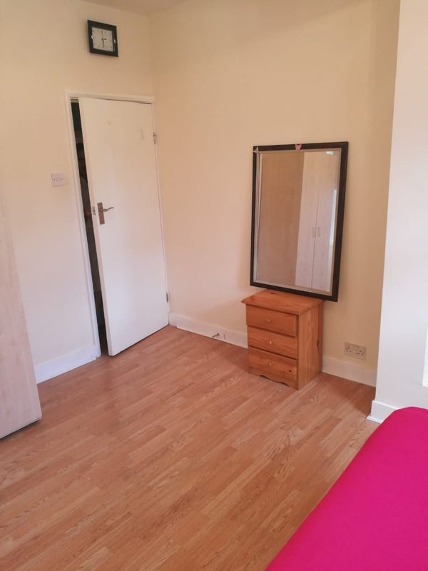 Room Southwell Road in Greater London