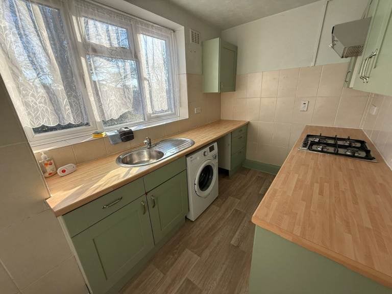 Flat Talbot Road in Luton