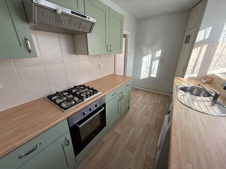 Flat Talbot Road in Luton