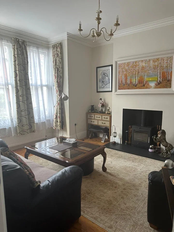 Room Hazeldean Road in Greater London