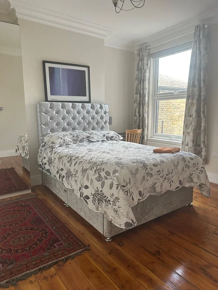 Room Hazeldean Road in Greater London