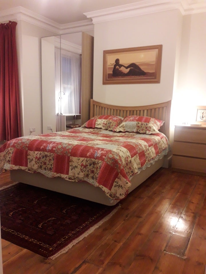 Room Hazeldean Road in Greater London