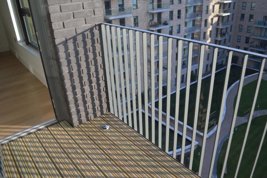 Flat Portal Way in London