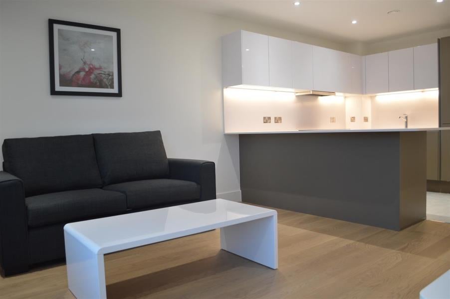 Flat Portal Way in London