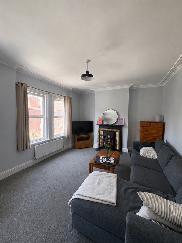Room Coverton Road in Greater London