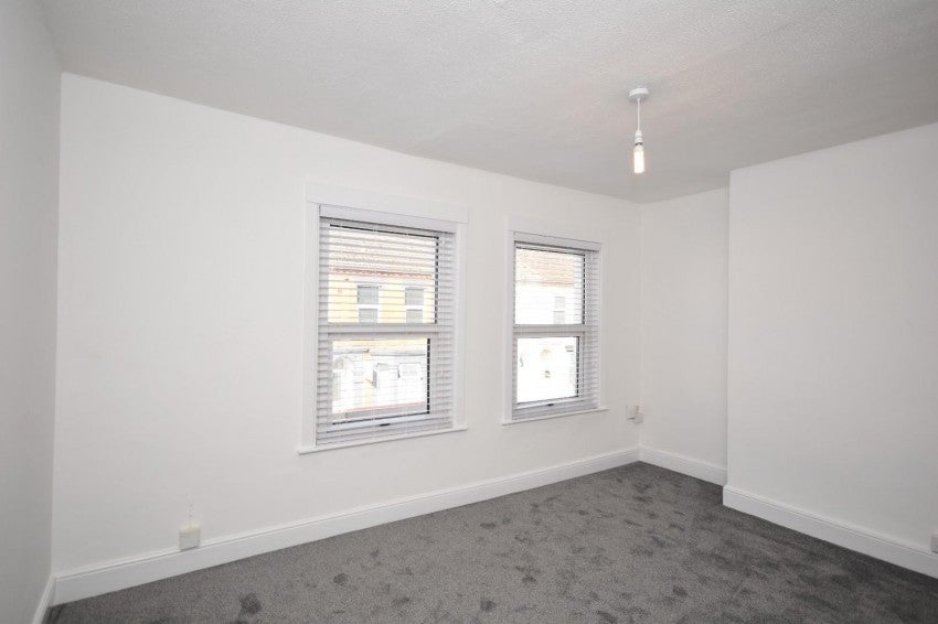 Flat Abington Avenue in Northampton