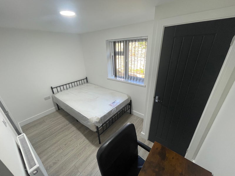 Room Mundy Place in Cardiff