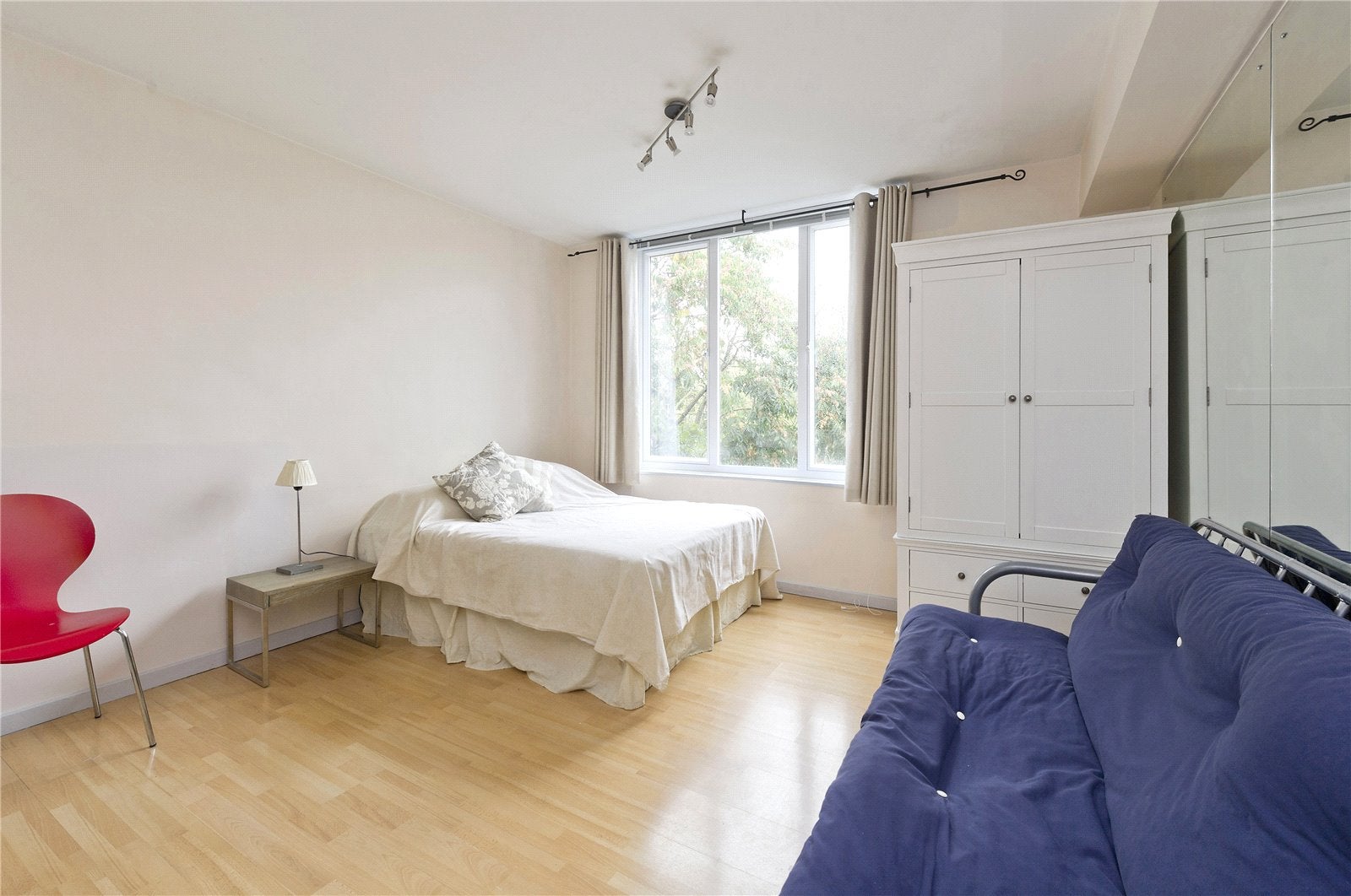 Flat Earl's Court Road in Greater London