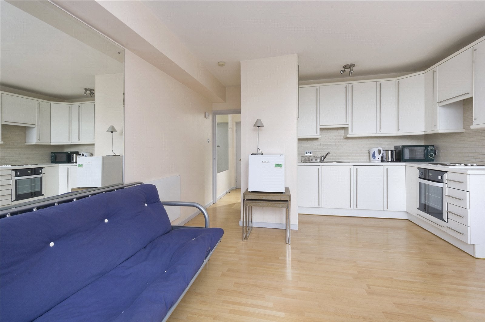 Flat Earl's Court Road in Greater London