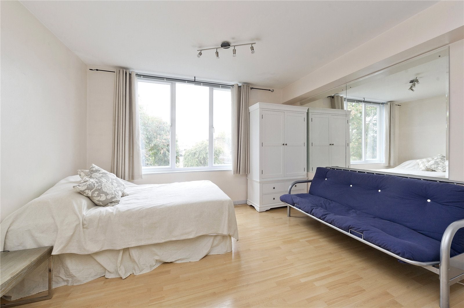 Flat Earl's Court Road in Greater London