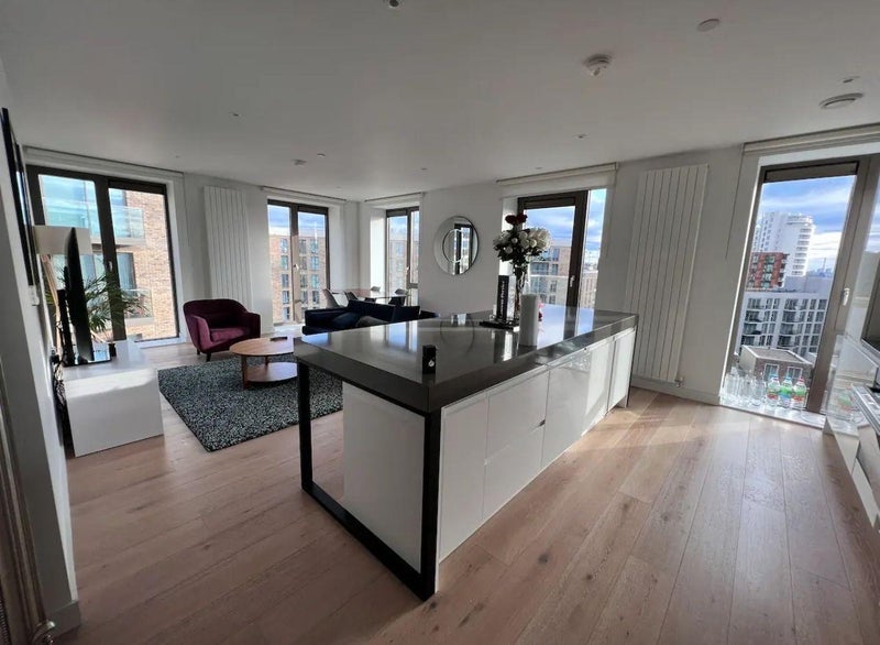 Room Schooner Road in Greater London