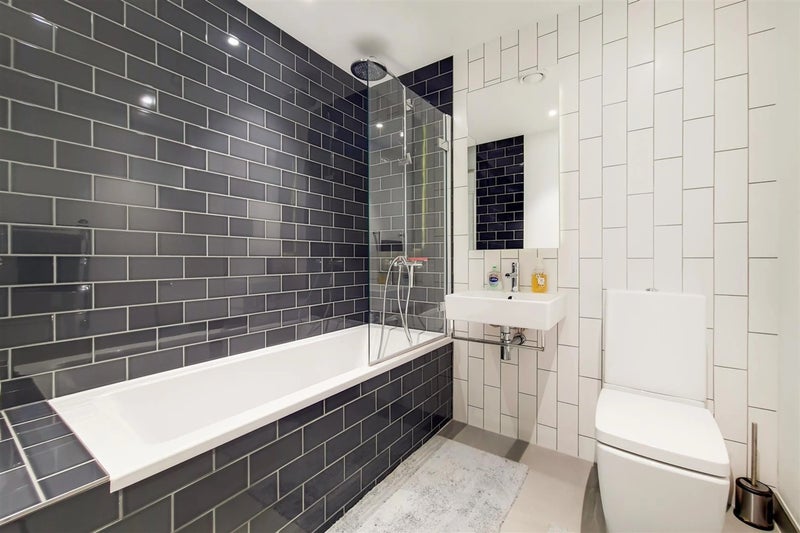 Room Schooner Road in Greater London