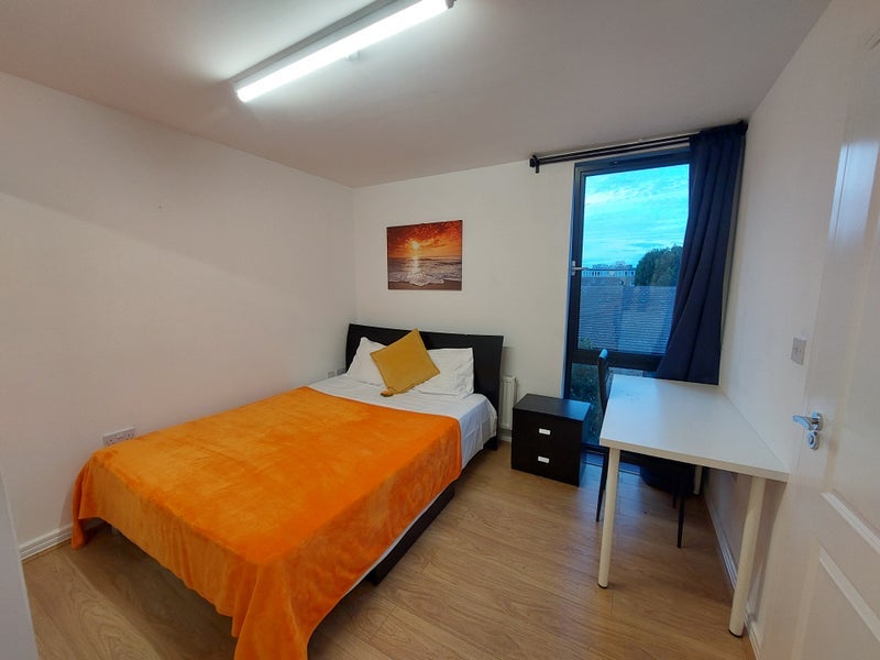 Room Upper North Street in Greater London
