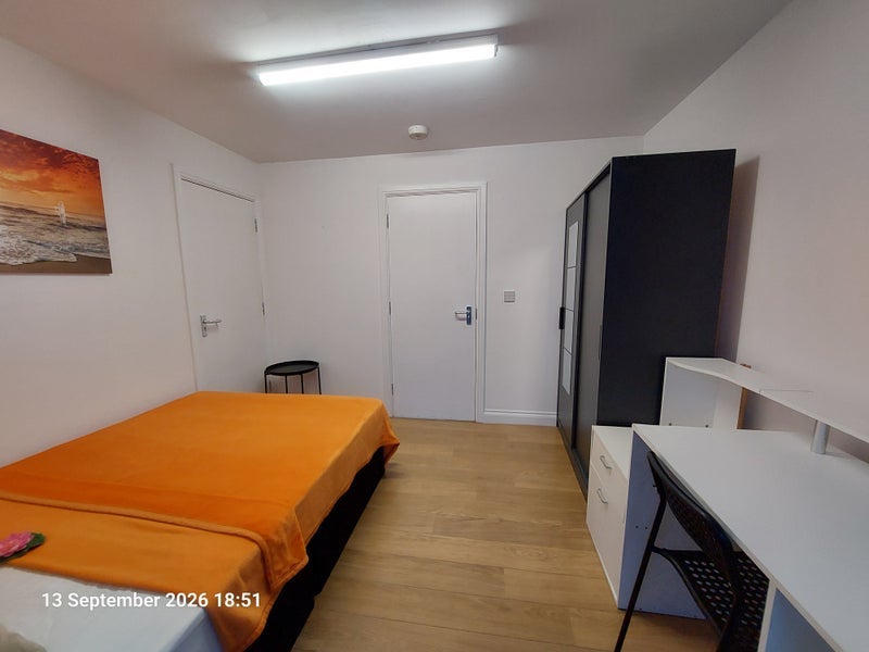 Room Upper North Street in Greater London