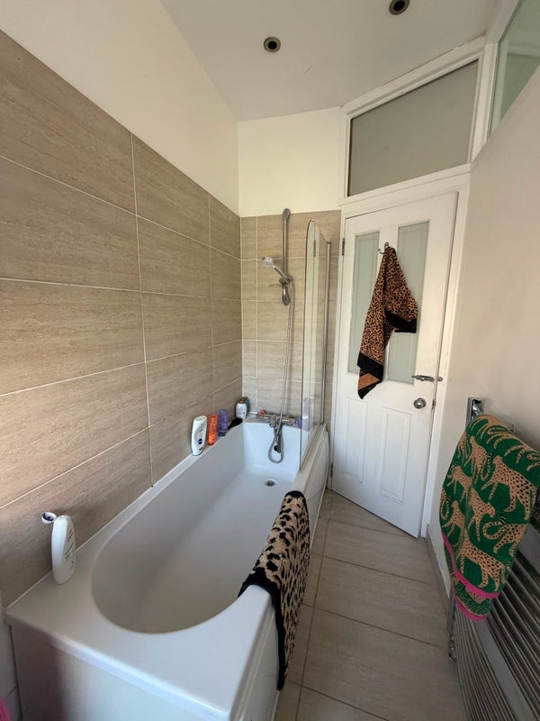Room Howard Road in Greater London