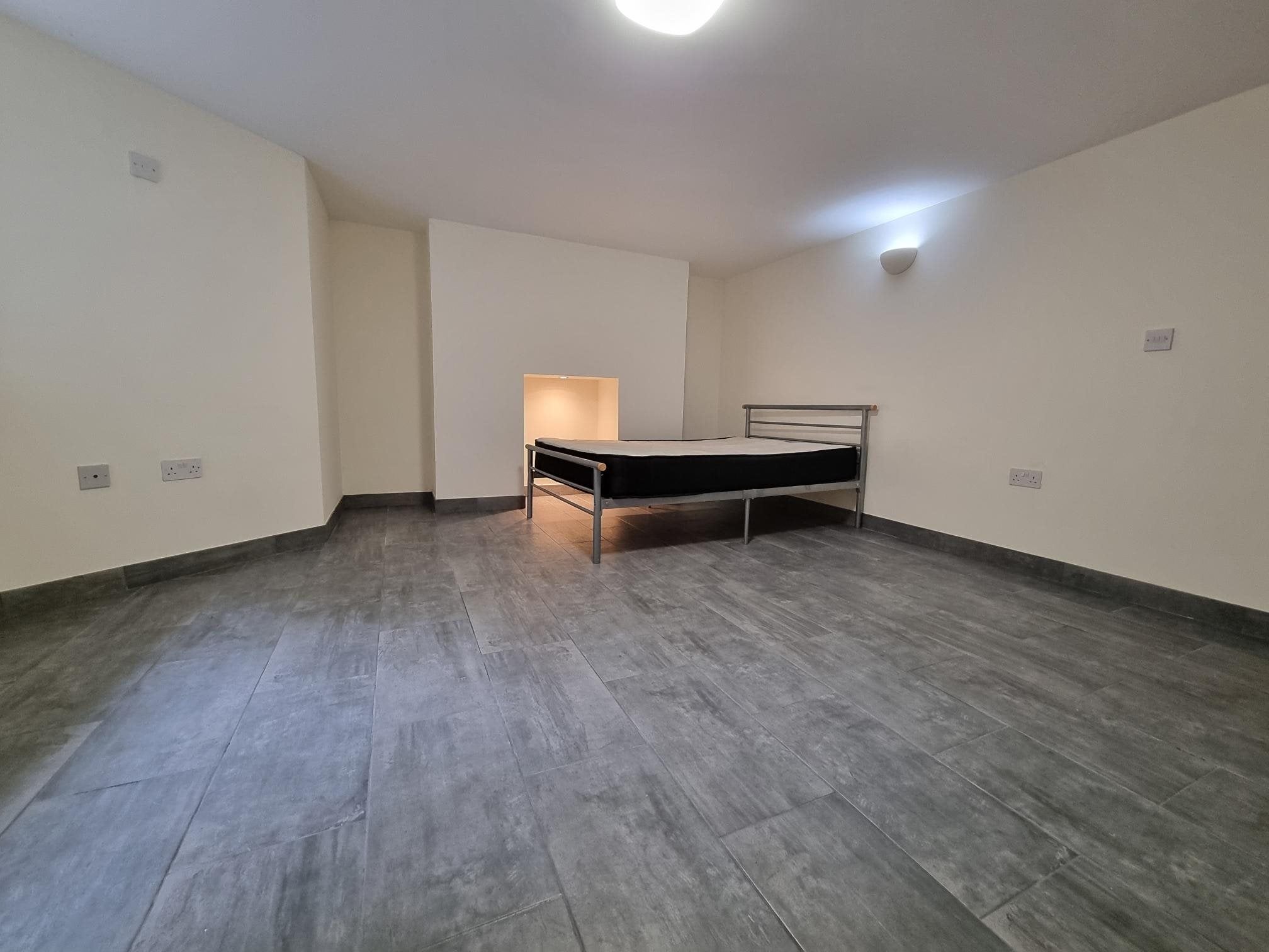 Room West Grove in Cardiff