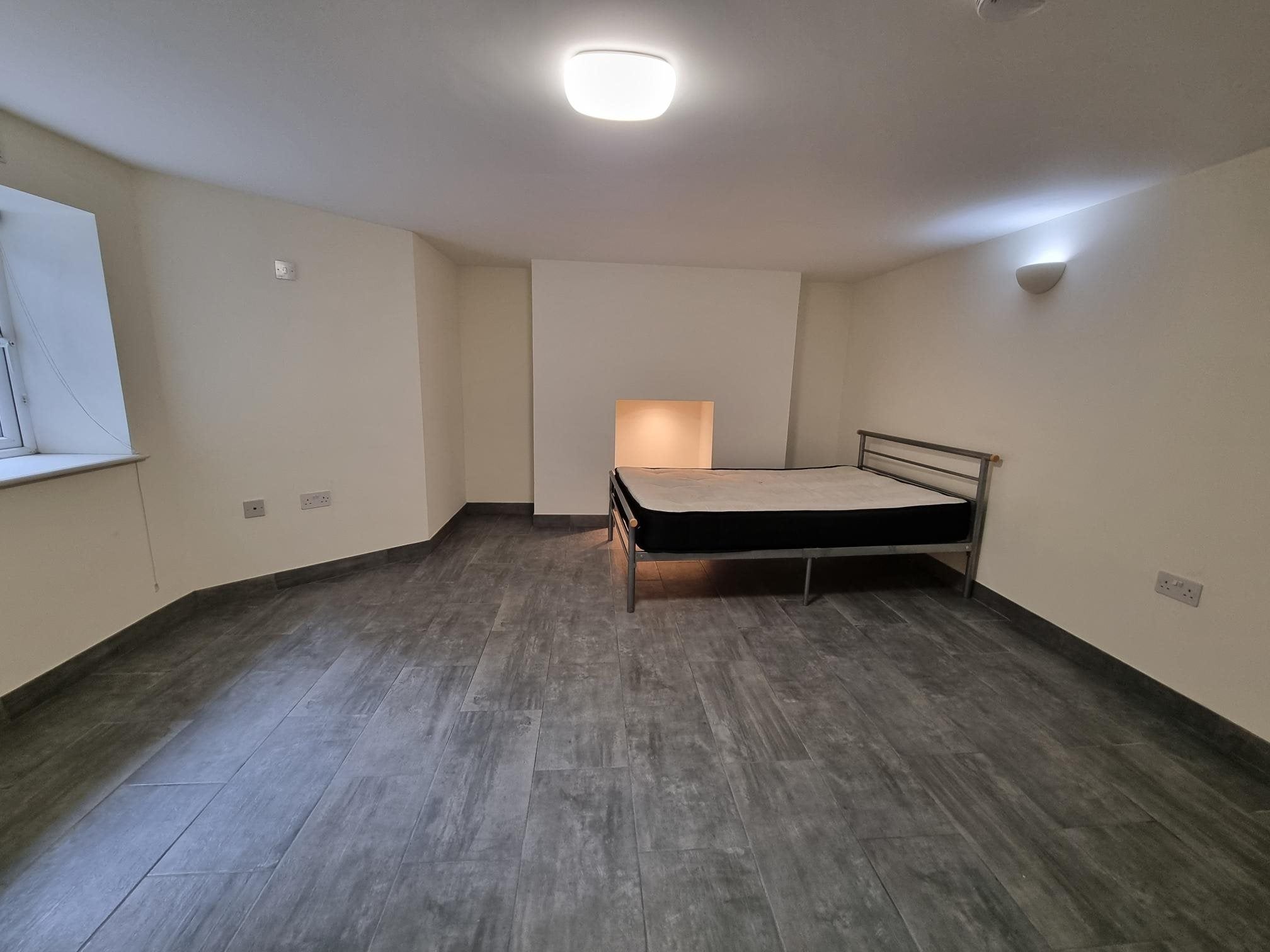 Room West Grove in Cardiff