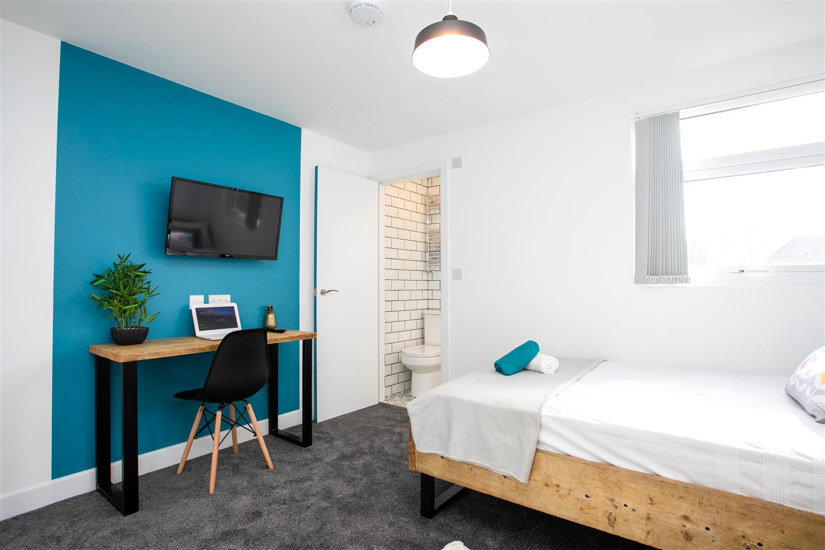 Room Bolingbroke Road in Coventry