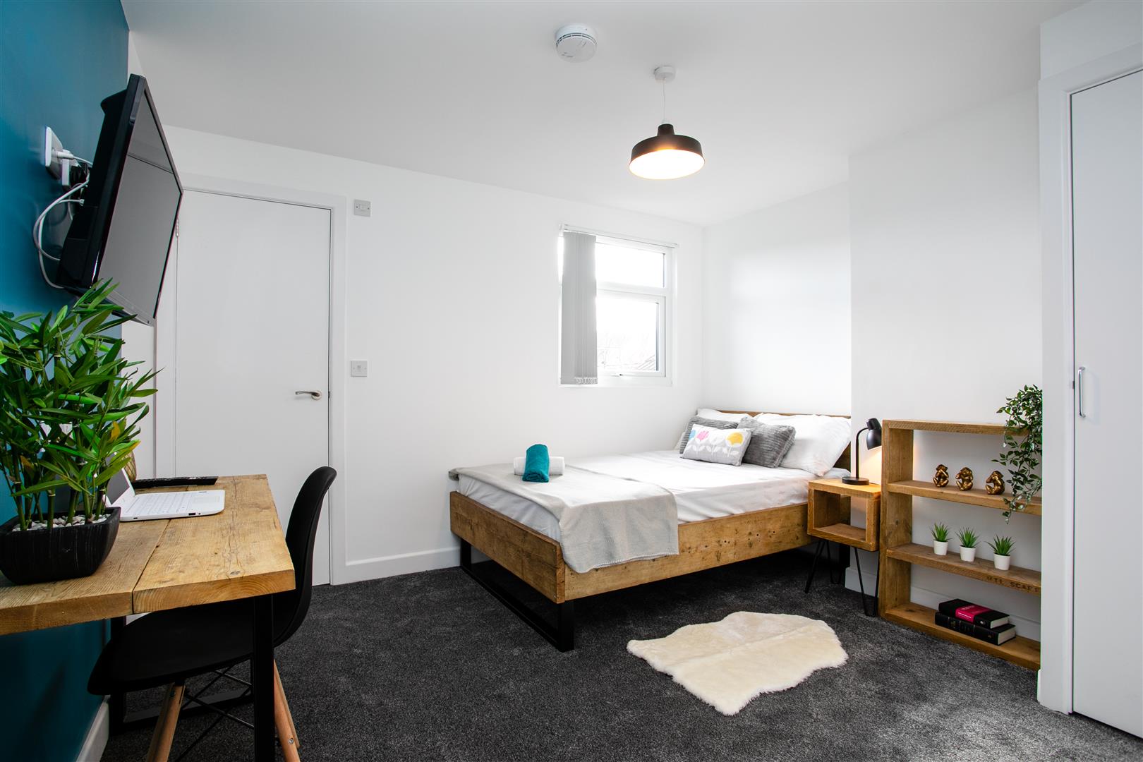 Room Bolingbroke Road in Coventry