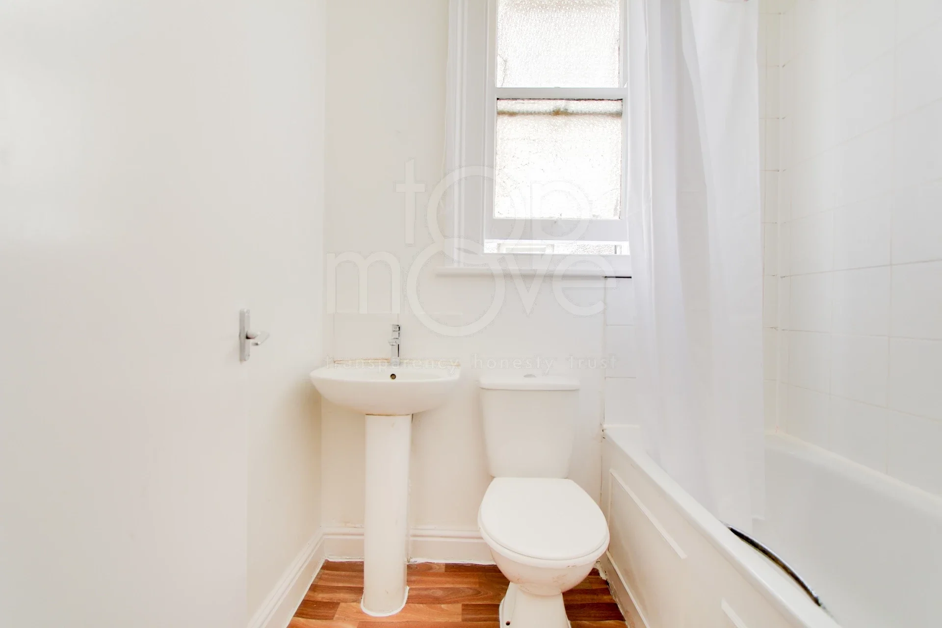 Flat Blenheim Crescent in Greater London